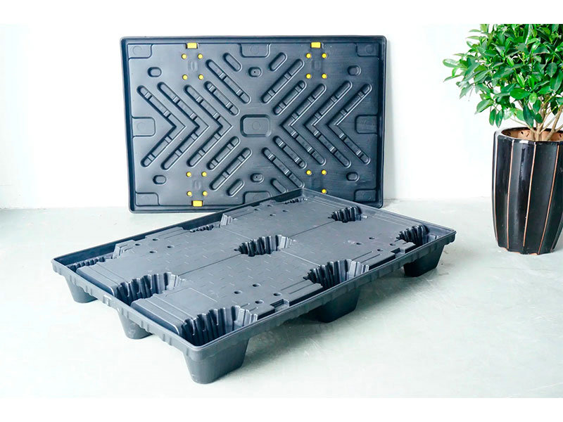 Injection molding coaming box